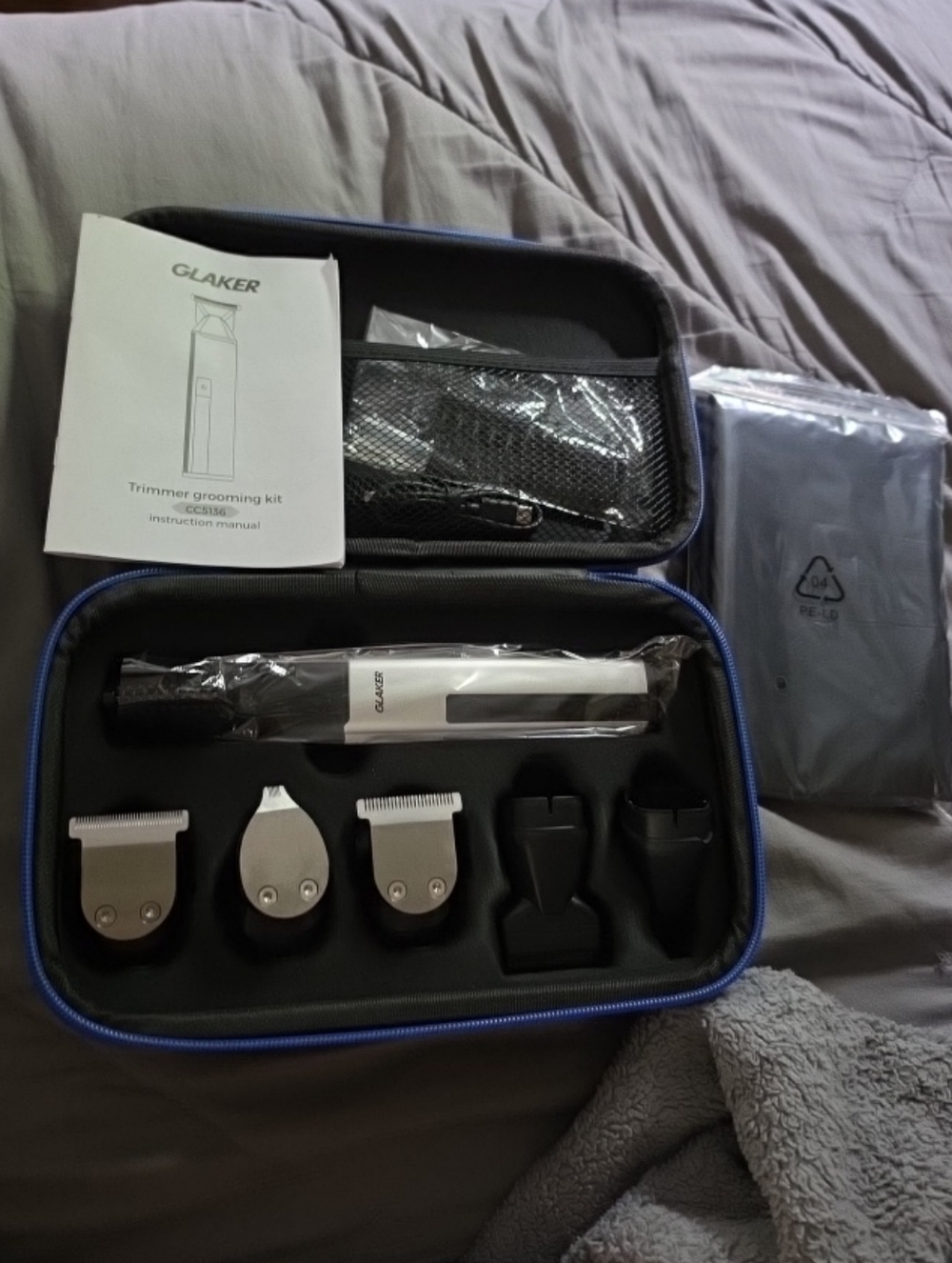 Men’s Grooming Trimmer Kit - White and Black